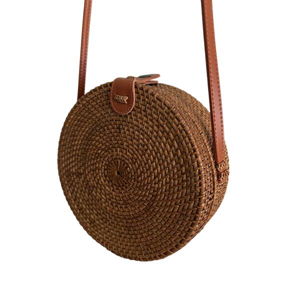 Round Rattan Straw Crossbody Bag – Floral Lined, No Brand Tag - Picture 3 of 10